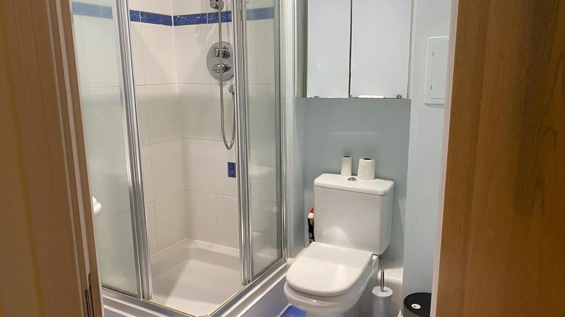 London Apart 2 Bed Parking Balcony River View